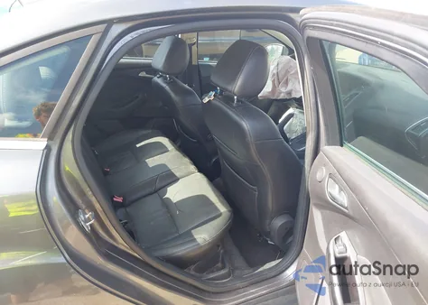 2014 Ford Focus Titanium from USA, damaged, VIN 1FADP3J23EL233221